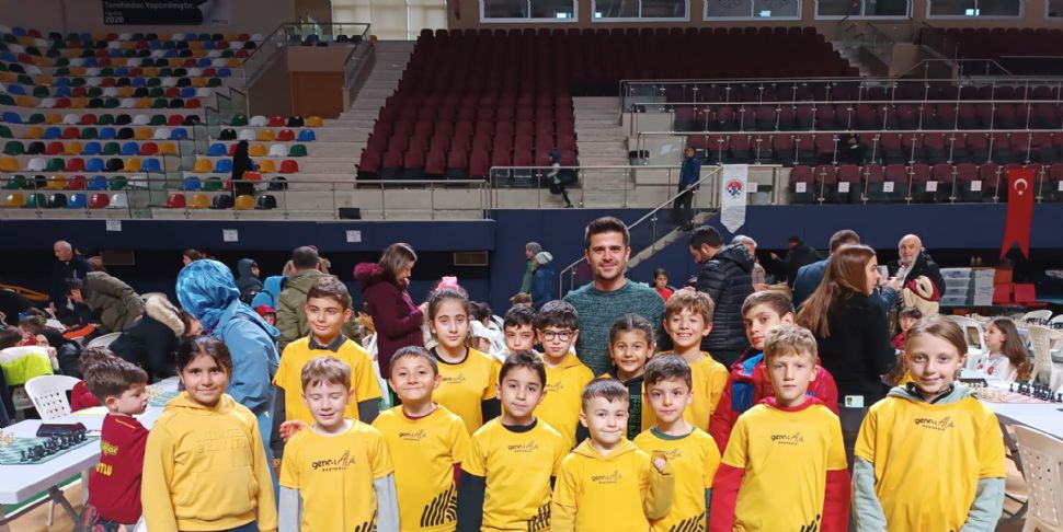 Genc-i �l�l� Satran���lar Ba�iskele�nin Gururu Oldular